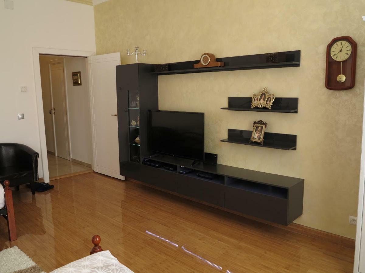 Small Luxury Kapitol Apartment Vienna Exterior photo